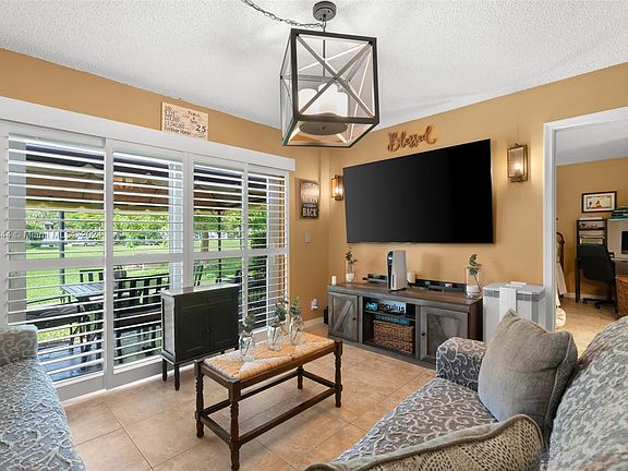 4th image of 10010 Twin Lakes Dr #6-B