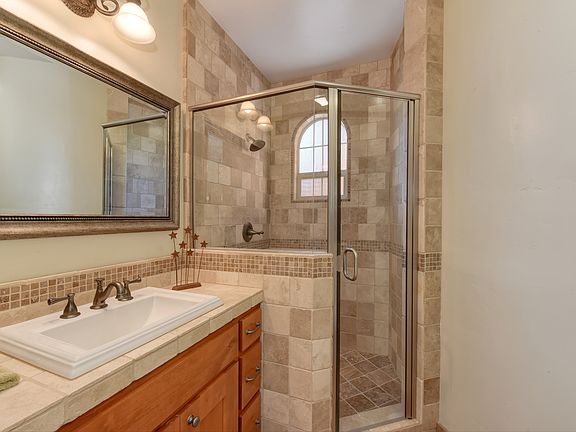 4th image of 1438 Jackson Ct