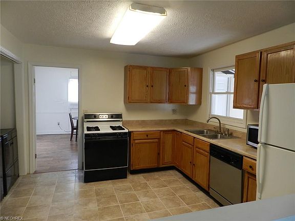 4th image of 2625 Notle St