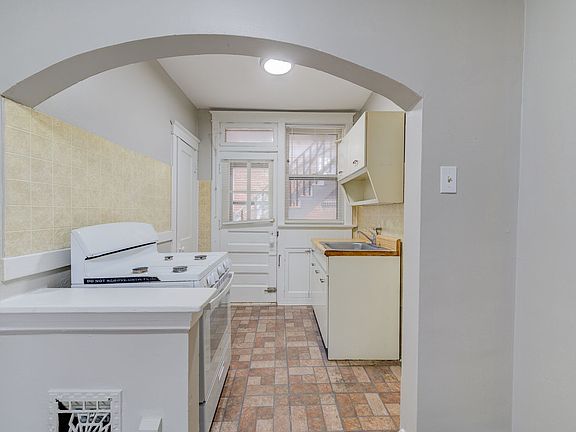 5th image of 4048-52 Giles Ave #4052-1N