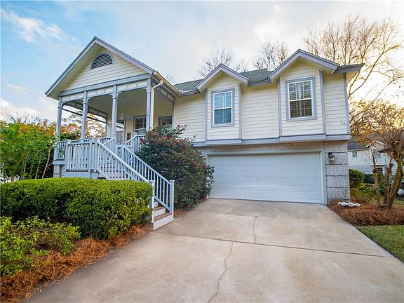 2nd image of 108 Grand Oaks Ln