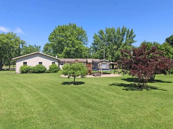 985 Fairway Circle, Plain, WI 53577