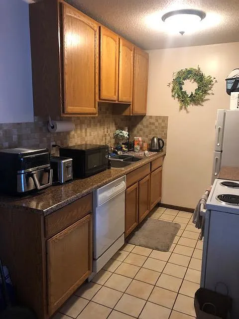 1 bed, 700 sqft, $1,145 — Photo 2