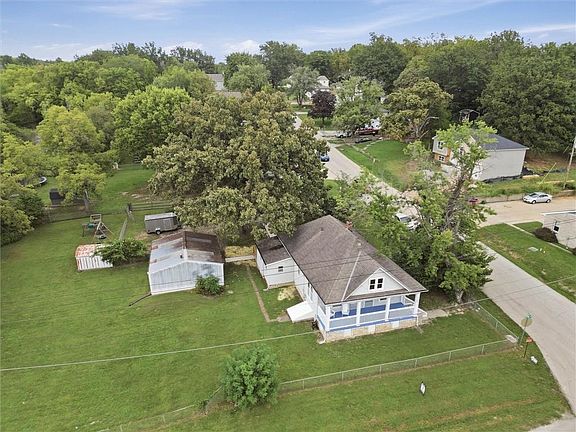 4th image of 1300 Kearney Rd