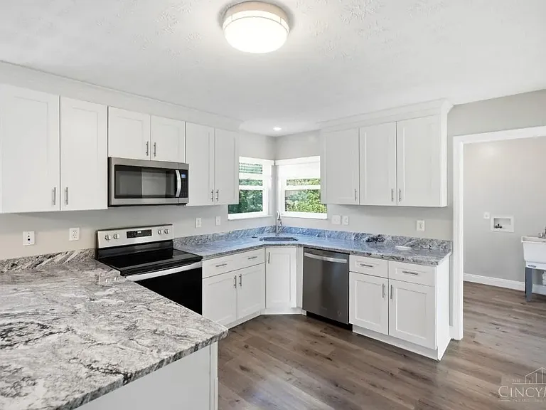 6672 Westminster Ct — Photo 4