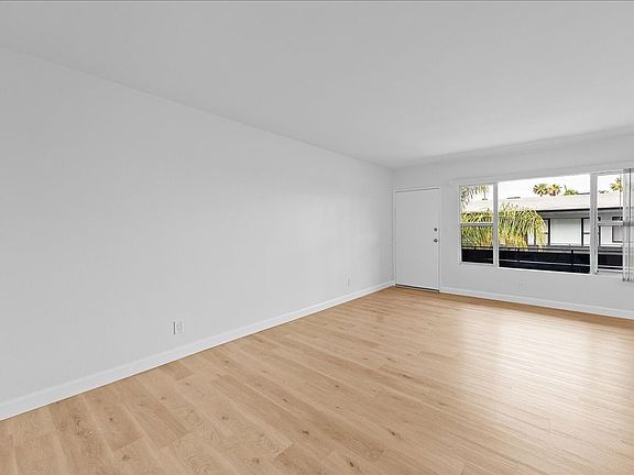 4th image of 3905 S Stevely Ave #19