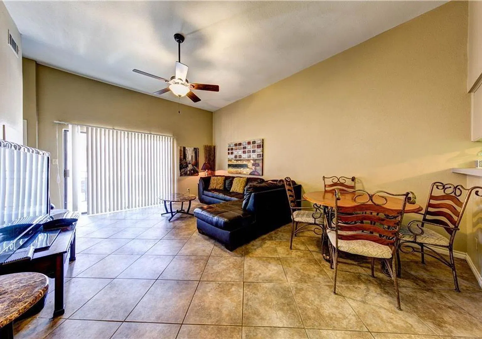 2 bed, 900 sqft, $1,900 — Photo 4
