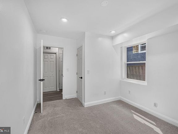 3rd image of 922 47th St NE