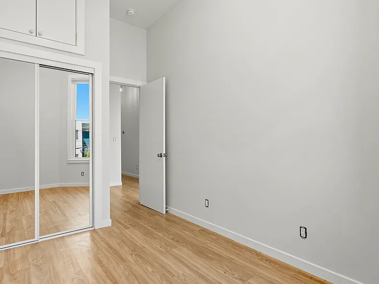 2581 Post St #4 — Photo 16