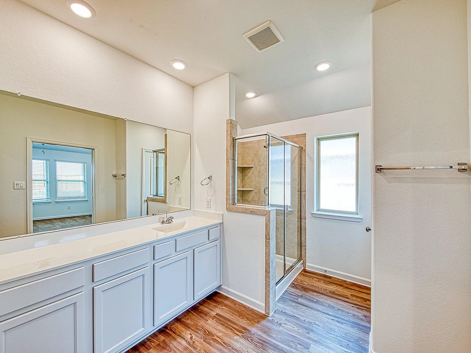 3 bed, 2.0 bath, 1873 sqft, $2,150 — Photo 3