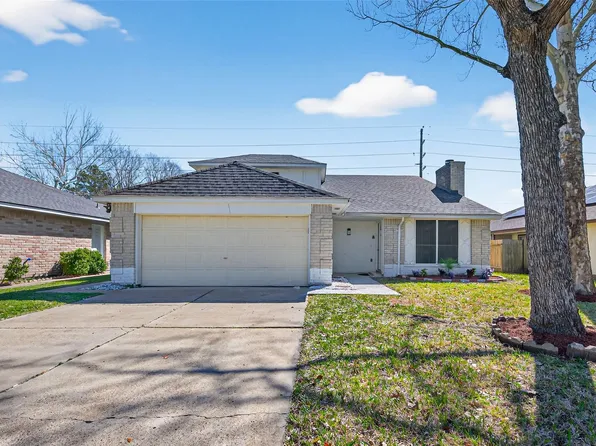 10726 Village Trail Dr, Houston, TX 77065