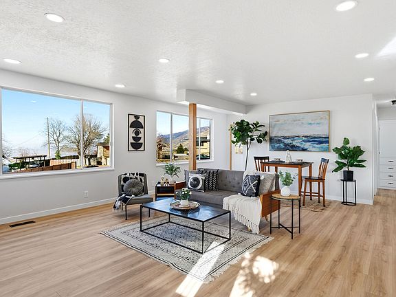 5th image of 1087 Arlington Way