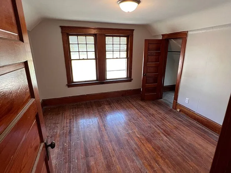 15912 Parkgrove Ave — Photo 5