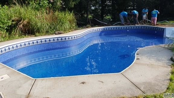 4th image of 6 Peacock Ct