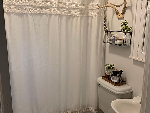 5th image of 1402 Portland Ave APT 1