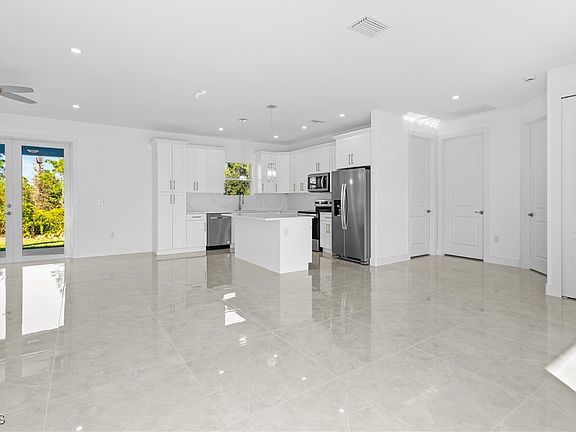 4th image of 935 Elgin St