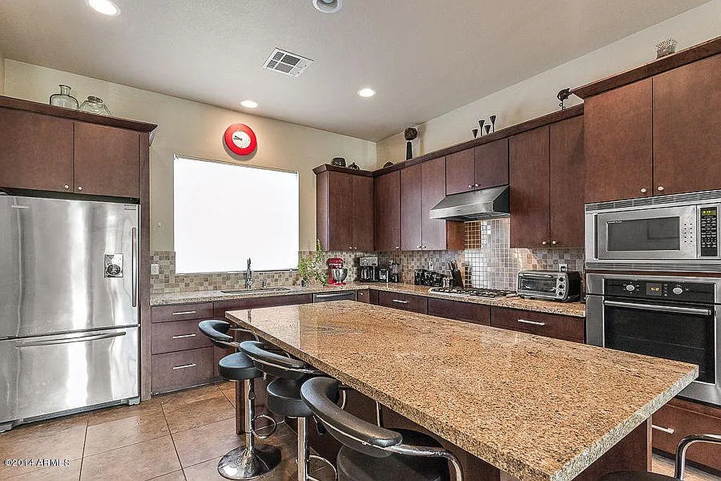 3 bed, 3.5 bath, 1810 sqft, $3,999 — Photo 1
