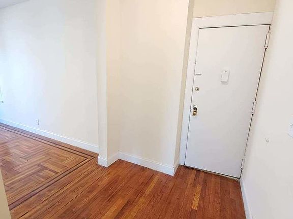 4th image of 15 E 18th St #D6