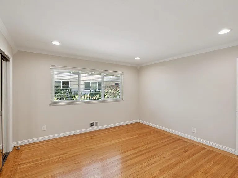 Luxury Apartment Available in gated Community downtown Palo Alto! — Photo 21