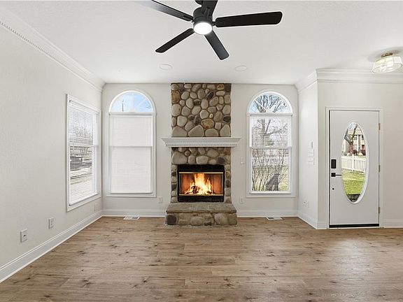 3rd image of 305 NE Forest Ave