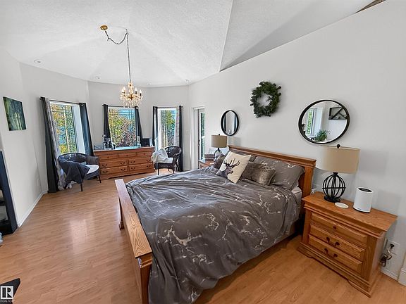 4th image of 225 Bayview Dr