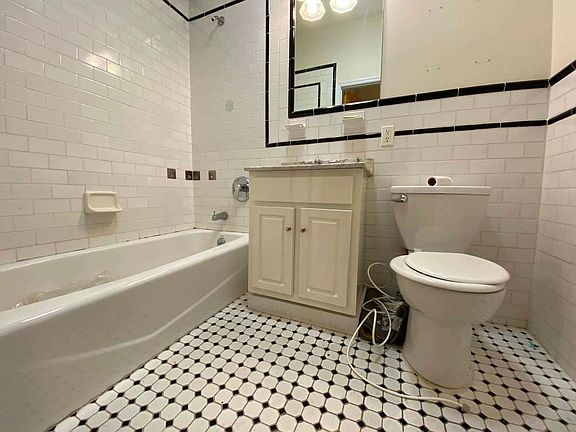 5th image of 370 Menahan St APT 1A