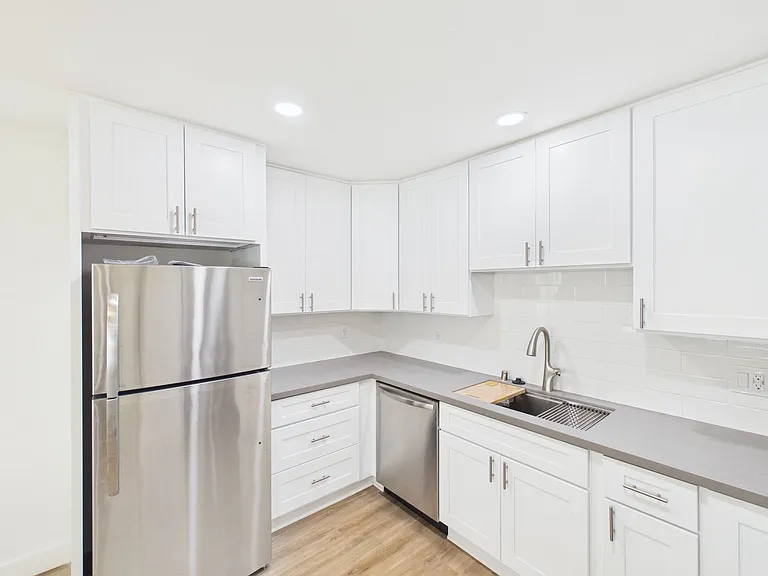 330 W I St — Photo 164