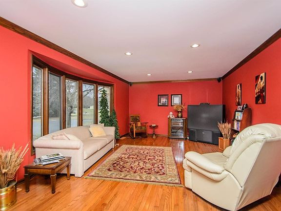 5th image of 264 Tamarack Dr