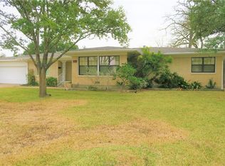 201 Greenway Dr, Bryan, TX 77801