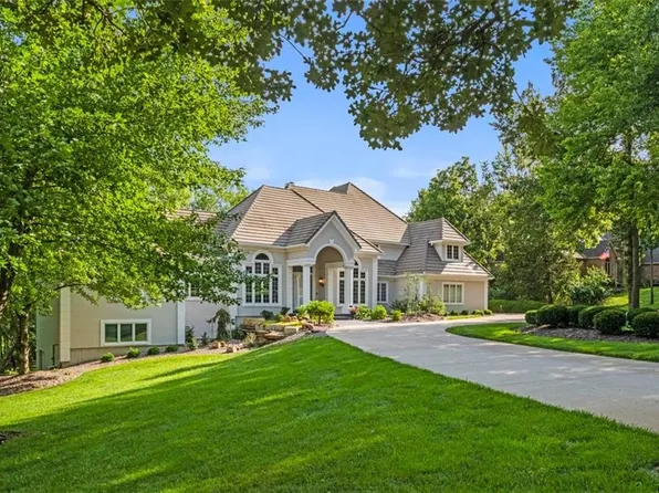 425 NE Saint Andrews Cir, Lees Summit, MO 64064