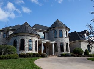 30 Brownstone Ct, East Amherst, NY 14051