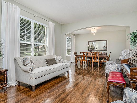 4th image of 319 Chennault Ln