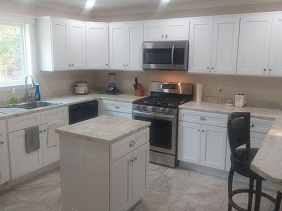 3rd image of 715 Thurmond Dr