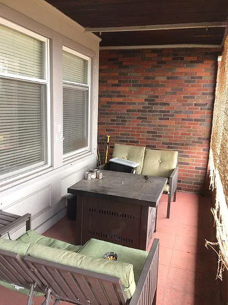 3 bed, 1.5 bath, 1275 sqft, $1,500 — Photo 2