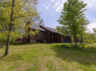 5520 Antler Dr, Cedar Rapids, IA 52411