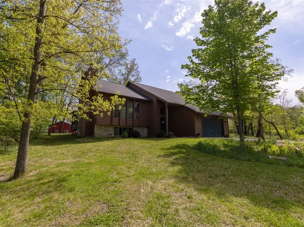 5520 Antler Dr, Cedar Rapids, IA 52411