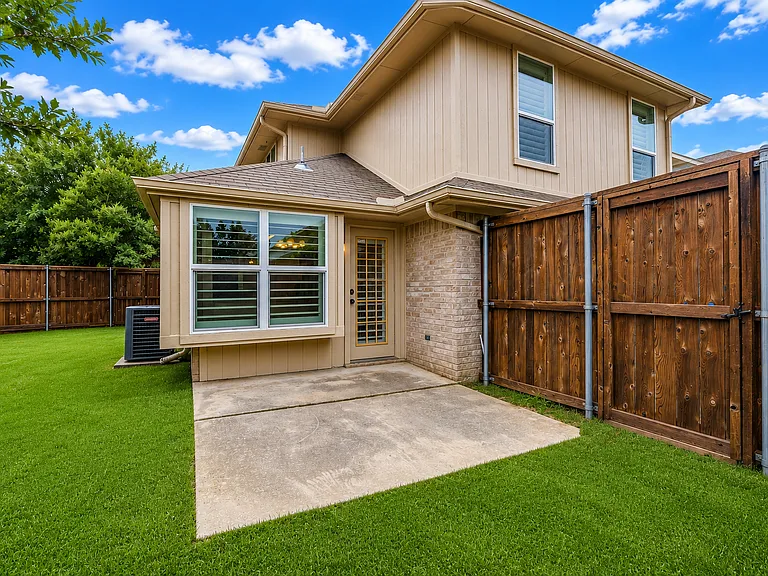 524 Raintree Cir — Photo 21