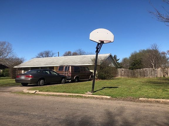 2nd image of 118 Sandy Ln