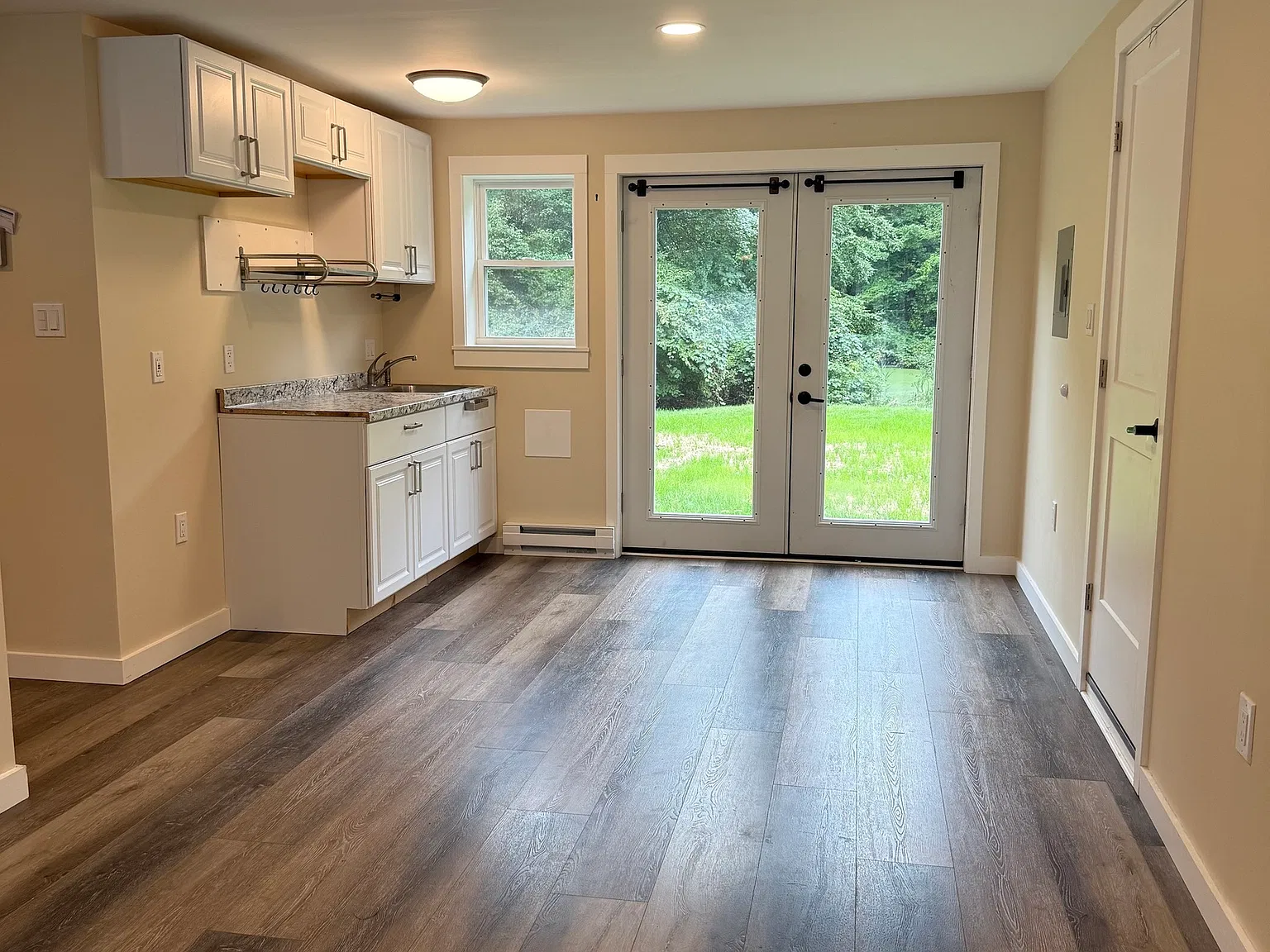 4 bed, 2.5 bath, 2060 sqft, $3,500 — Photo 3
