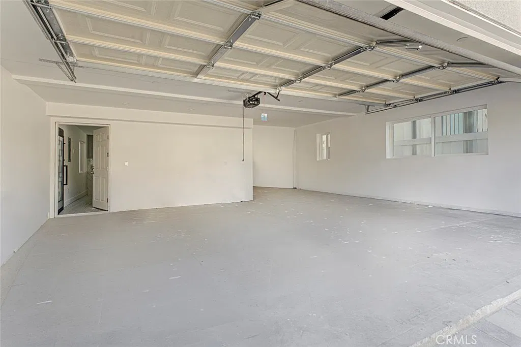 3 bed, 2.5 bath, 1270 sqft, $4,795 — Photo 3