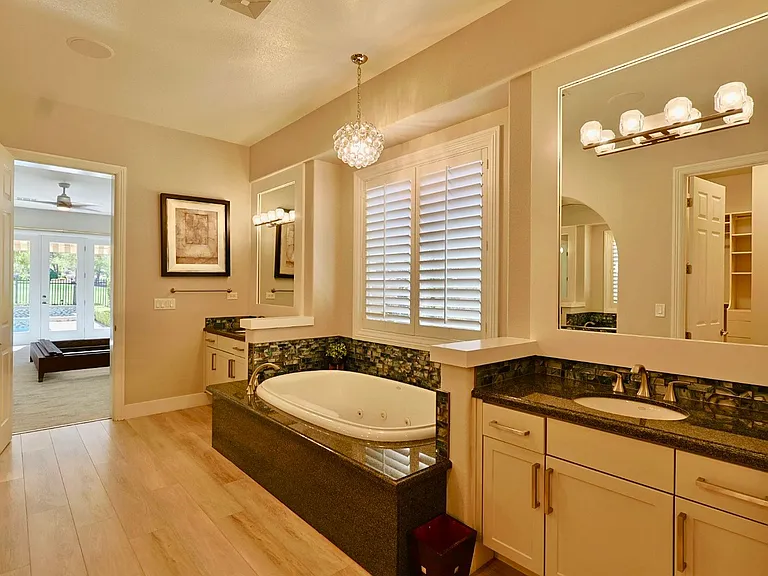 12047 Oakland Hills Dr — Photo 44
