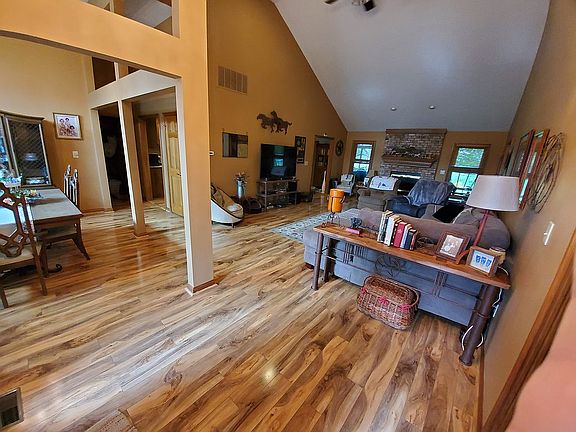 Great Room 16x21 Entry 8x9 