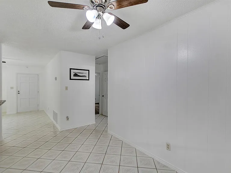 9436 Neuens Rd #9436 — Photo 7