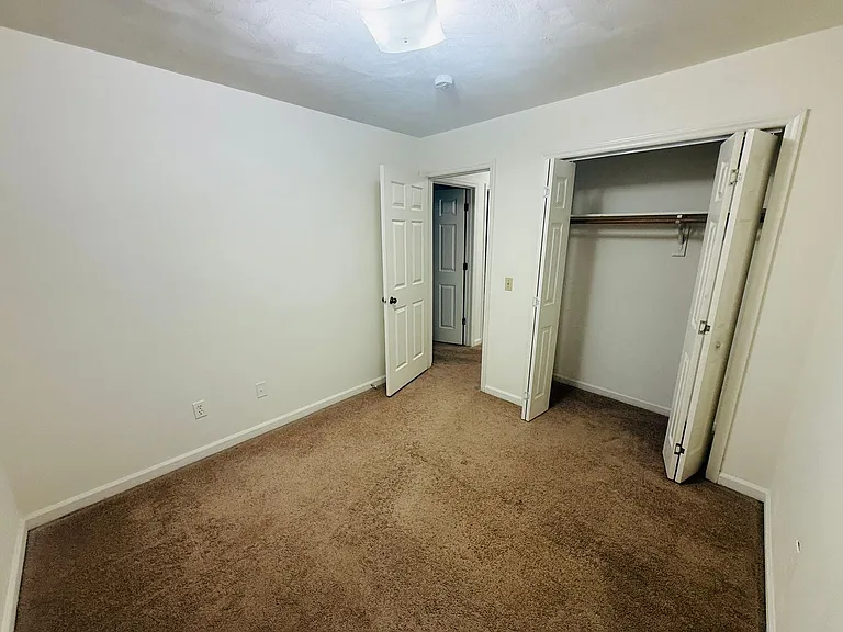 882 Patrick Henry Dr — Photo 15