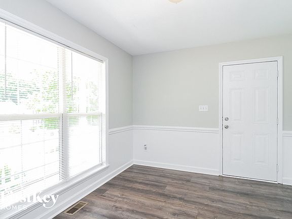 5th image of 216 Camden Woods Dr