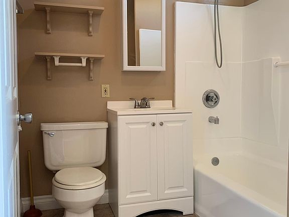 3rd image of 34602 Kelly Ln