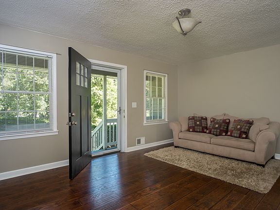 3rd image of 5016 Lakemont Dr