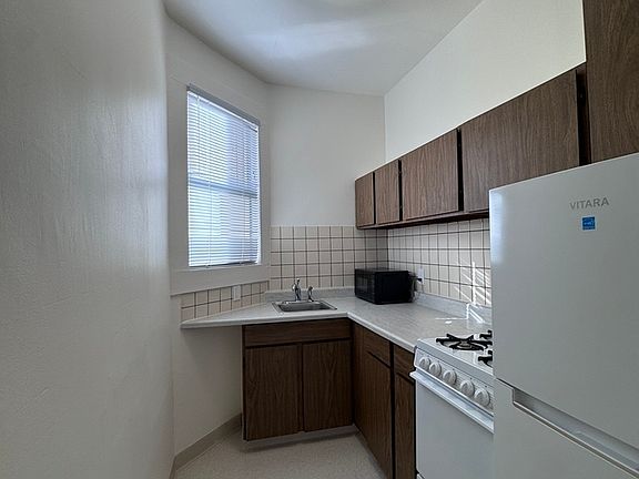 4th image of 1490 Pine St APT 2