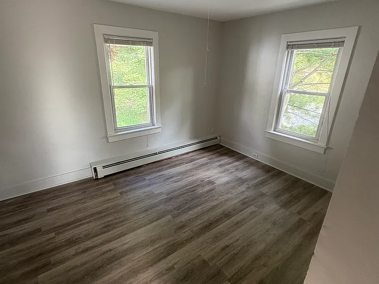 111 Cliff St — Photo 3