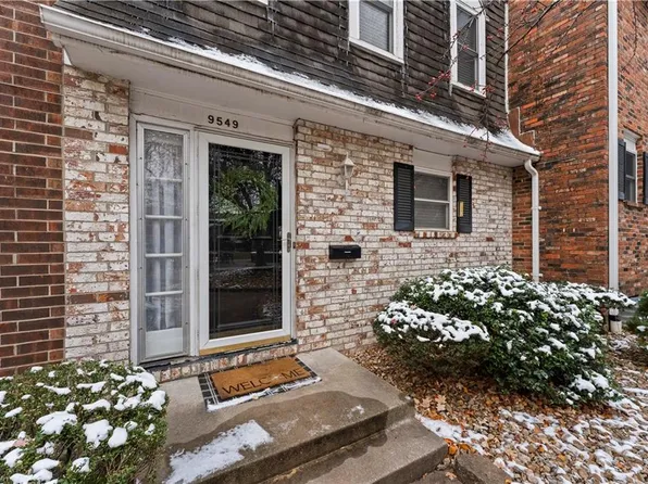 9549 Perry Ln, Overland Park, KS 66212
